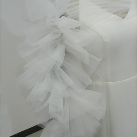 免運費！看起來非常時尚的白色婚紗越來越受歡迎！吊帶背心披肩珍珠婚禮新娘 第16張的照片