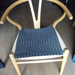 値下げ　手織りウールのローゼンゴン織のマット➁　ウールマット　北欧柄　椅子マット　椅子敷き　小マット　柄織り 1枚目の画像