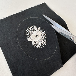 〈刺繍キット〉白花の刺繍ブローチ 3枚目の画像