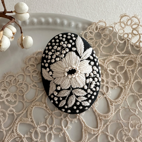 〈刺繍キット〉白花の刺繍ブローチ 5枚目の画像