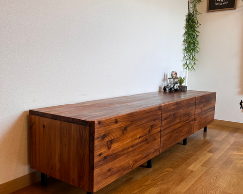 木製テレビボード 扉付き ハンドメイド Woody Prime Cherry ガラス扉付き木製テレビキャビネット | 耐久性と美