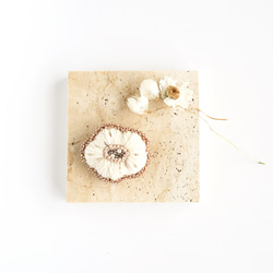 Brooch. ブローチ " Wool flower. " | 刺繍のブローチ | アイボリー系 1枚目の画像