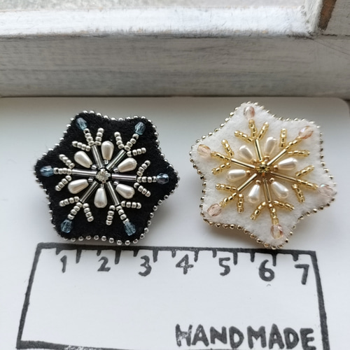 雪の結晶アイボリー*ビーズ刺繍ブローチ ブローチ pinco 通販 16793668