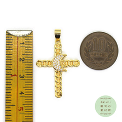 鎖（チェーン）模様クロス（十字架）の真鍮製大きめチャーム（ムーン/キュービックジルコニア/18KGP）#CCZ-0026 3枚目の画像