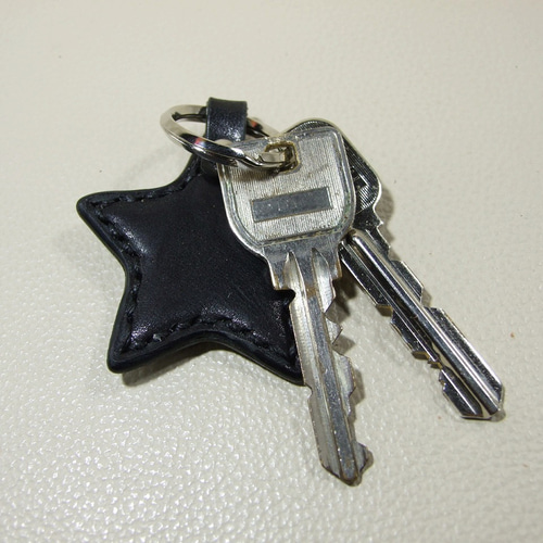 ◎ZARD◎キーホルダー（黒）◎ 小さいハートのキーホルダー 黒x赤 キーリング 革工房Way 佐藤