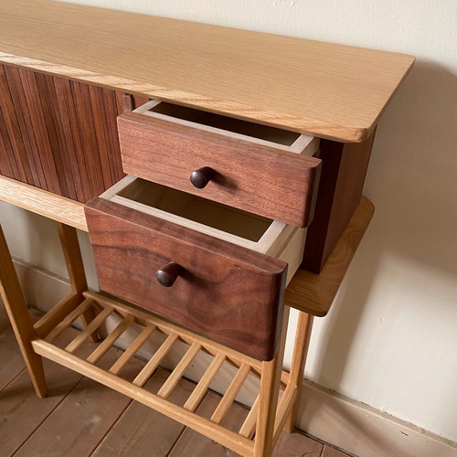 蛇腹扉と小さな引き出し付き収納家具 コンソール「CON」 ※受注製作商品