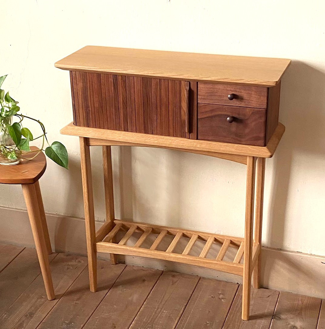 蛇腹扉と小さな引き出し付き収納家具　コンソール「CON」　※受注製作商品