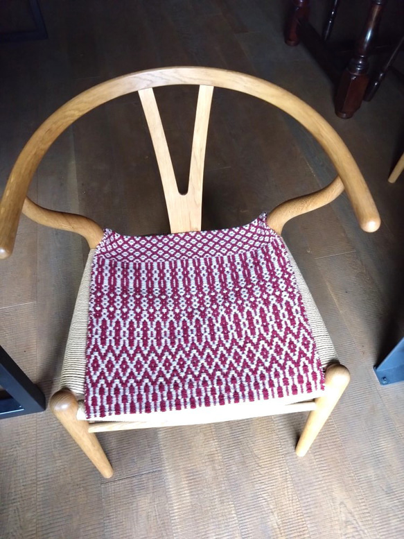 値下げ　手織りウールのローゼンゴン織のマット①　ウールマット　北欧柄　椅子マット　椅子敷き　小マット　柄織り 2枚目の画像