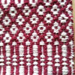 値下げ　手織りウールのローゼンゴン織のマット➁　ウールマット　北欧柄　椅子マット　椅子敷き　小マット　柄織り 4枚目の画像