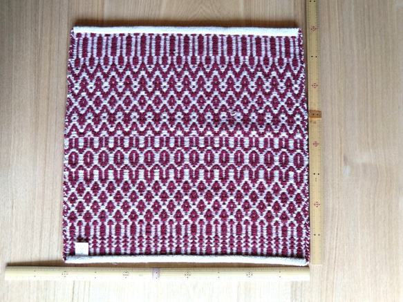 値下げ　手織りウールのローゼンゴン織のマット➁　ウールマット　北欧柄　椅子マット　椅子敷き　小マット　柄織り 7枚目の画像