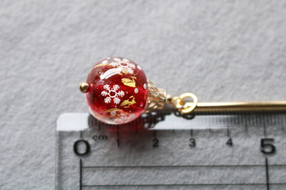 とんぼ玉・ガラスのかんざし「雪の結晶」クリスマスオーナメントモチーフ　金箔入り 5枚目の画像
