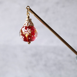 とんぼ玉・ガラスのかんざし「雪の結晶」クリスマスオーナメントモチーフ　金箔入り 3枚目の画像