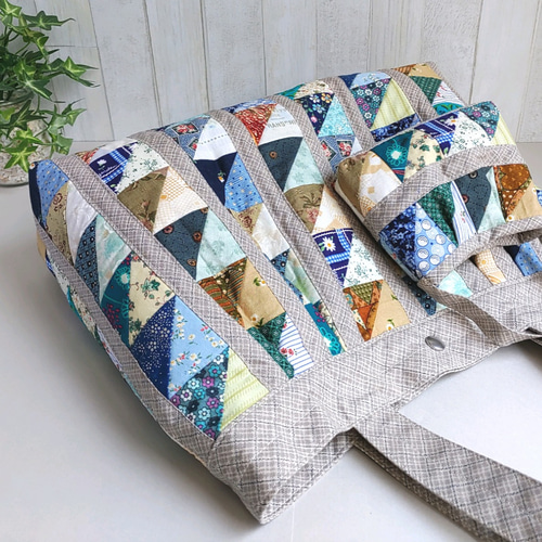 新☆ふっくらレトロな三角形パッチワークのトートバッグ(ミニポーチ