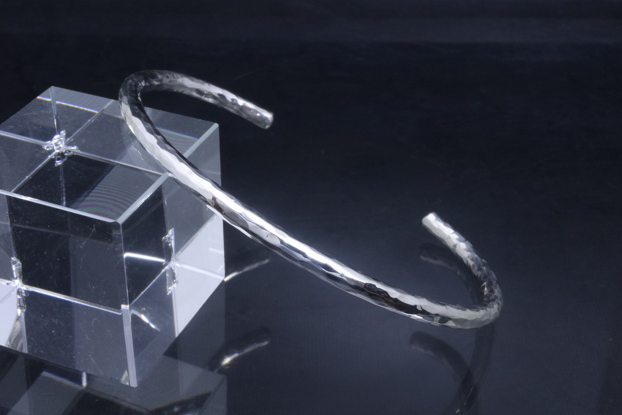 バングル メンズ : 直径3mm 丸 鎚目 槌目 バングル  (Round bar)  シルバー サイズS/M/L