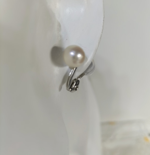 あこや本真珠（日本産）の調整可能なクリップ式イヤリング 6枚目の画像