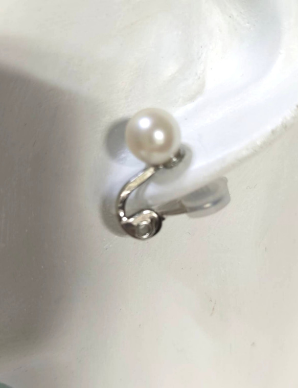 あこや本真珠（日本産）の調整可能なクリップ式イヤリング 5枚目の画像
