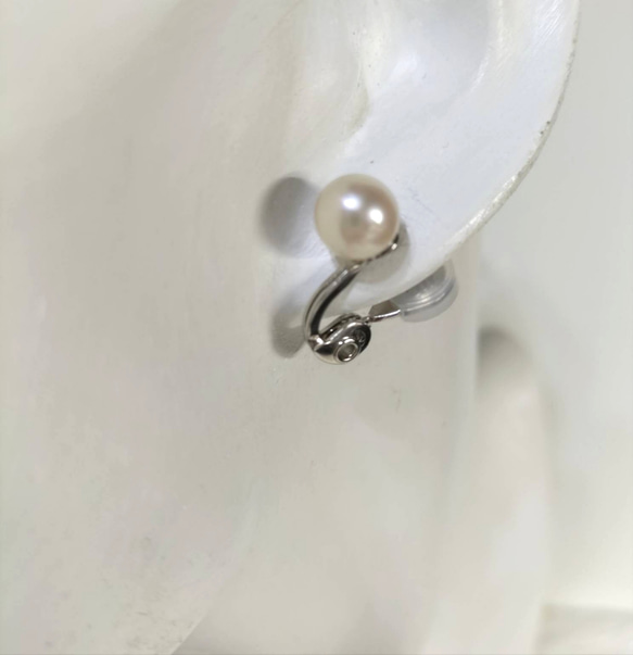 あこや本真珠（日本産）の調整可能なクリップ式イヤリング 7枚目の画像