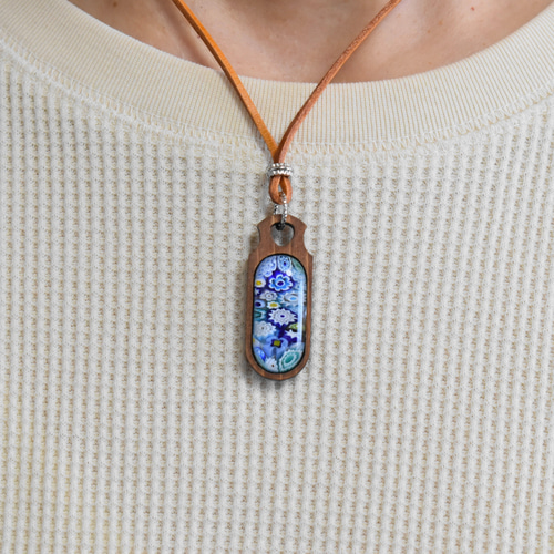 木と青いベネチアンガラスのペンダント ネックレス・ペンダント AMONS