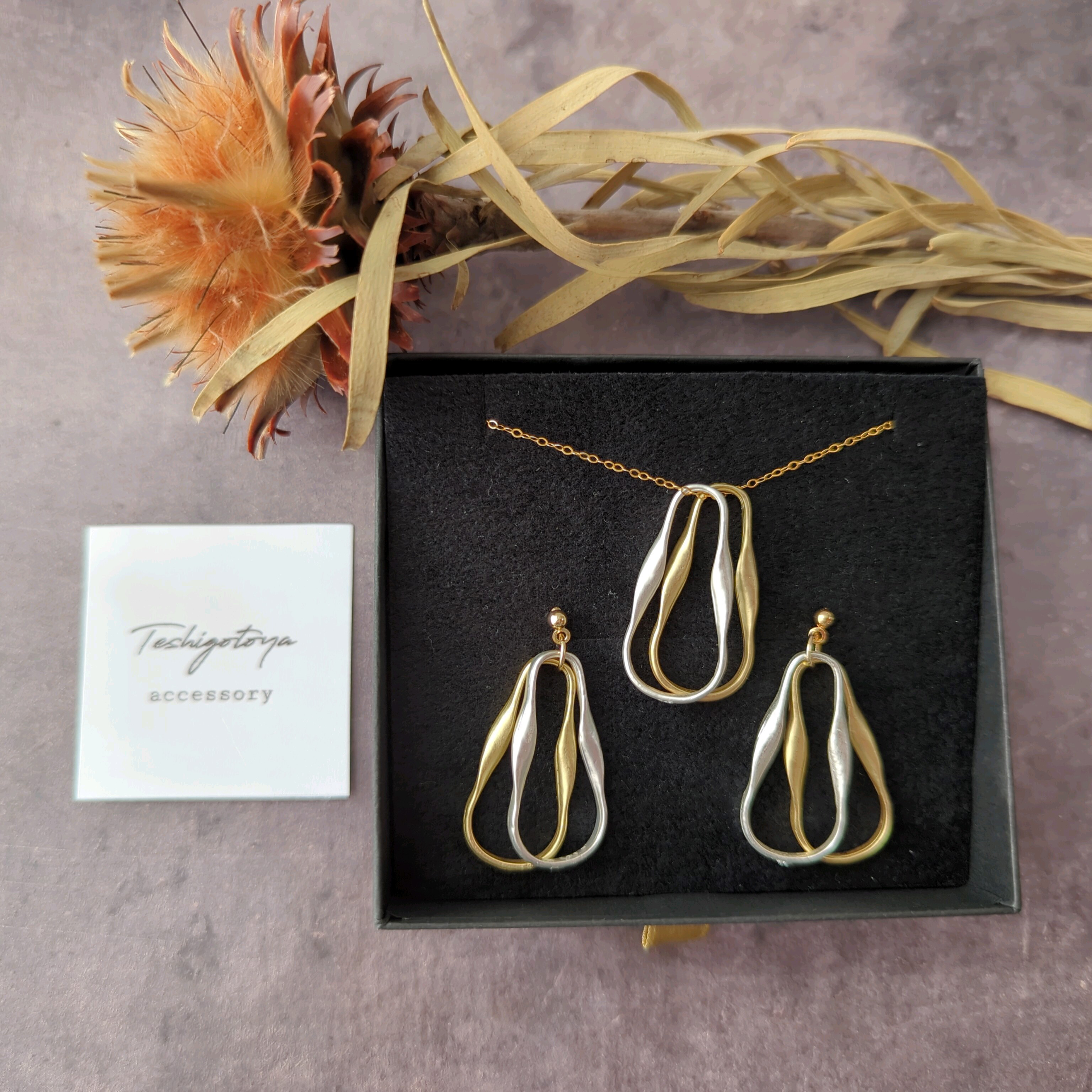 ツイストオーバルリング ネックレス ピアス(イヤリング) 2点 セット  