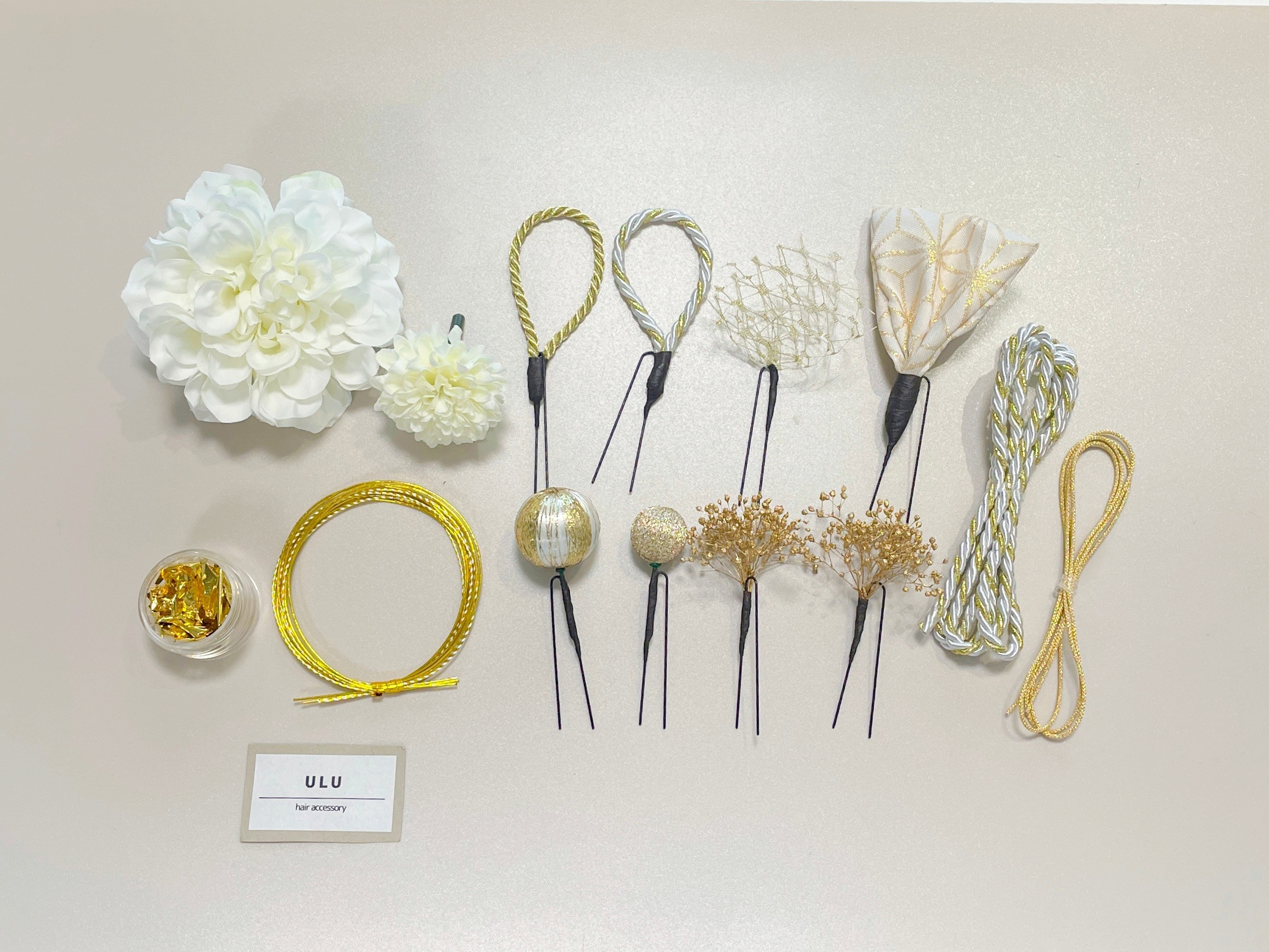 和装 髪飾り 白ダリア ピンポンマム ゴールド 玉かんざし金箔 水引き 成人式 卒業式 結婚式 ブライダル ウェディング