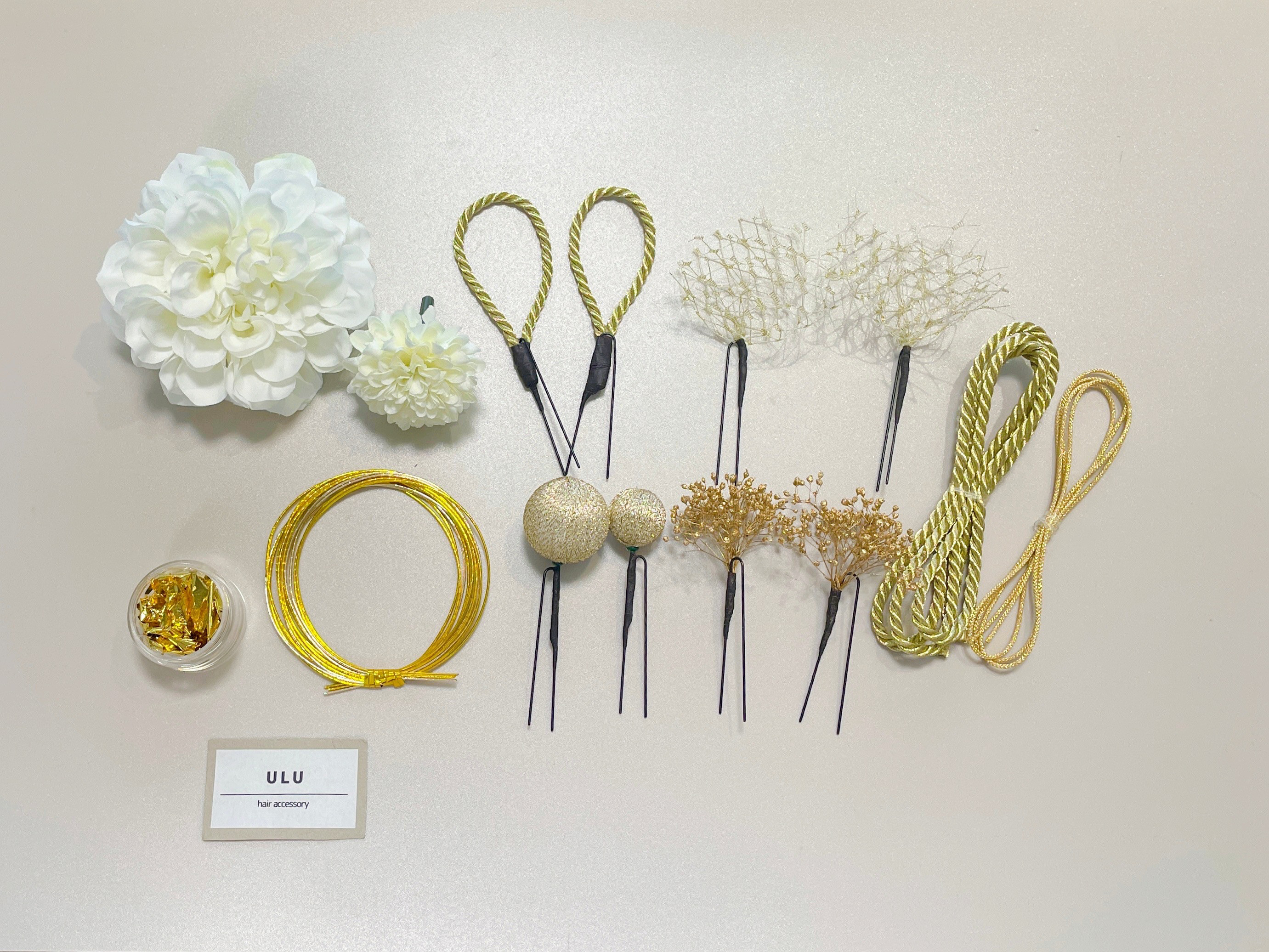 和装 髪飾り 白ダリア ピンポンマム ゴールド 玉かんざし 金箔 水引き 成人式 卒業式 ドライフラワー 組紐 振袖 袴