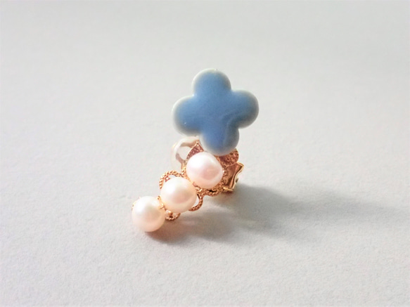 淡水珍珠✕四葉草陶瓷耳骨夾　單隻發售　天藍色　６月誕生石　❊空郵台灣5-7天 第2張的照片