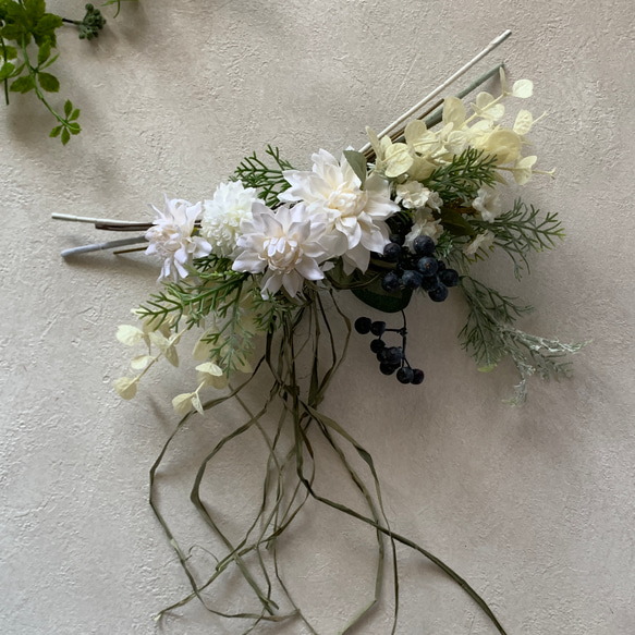 スワッグ　ダリアと白枝　アーティシャルフラワー　造花　　ウエルカムボード　 3枚目の画像