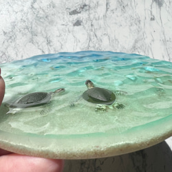 現品　ウミガメビーチトレー　海辺 ビーチ　波紋　老眼鏡　レジンアート　丸型　レジンアート　アクセサリートレー 3枚目の画像