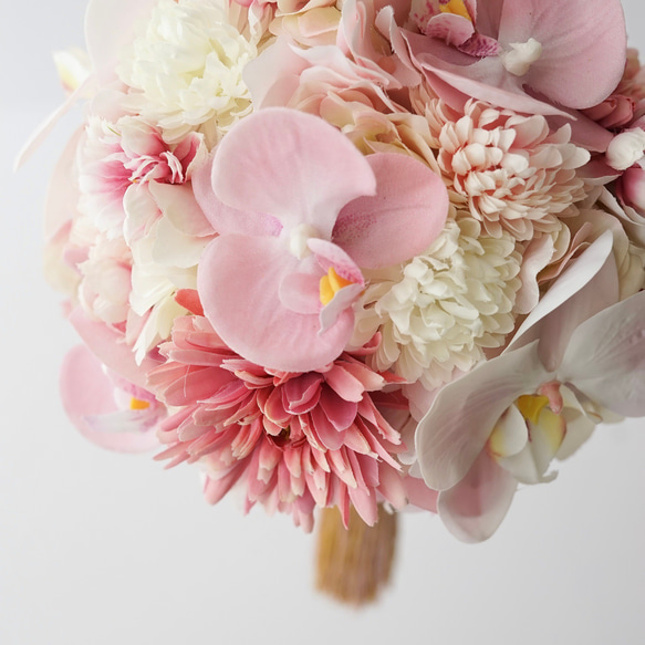 胡蝶蘭と桜の和装ボールブーケ（タッセル付） 6枚目の画像