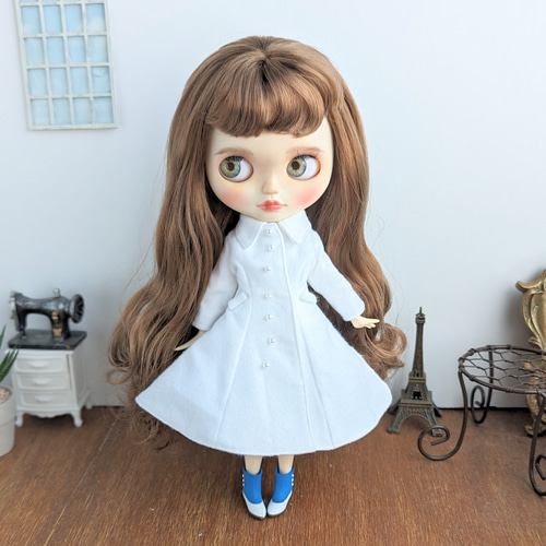 997※ネル素材の白のフレアロングコート※ブライスアウトフィット※1/6