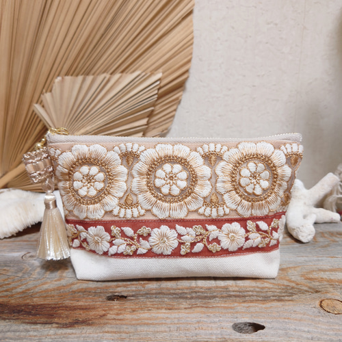 キラキラ⭐️　あんぱん＆インド刺繍リボンポーチ キラキラ⭐️様専用 あんぱん＆インド刺繍リボンポーチ