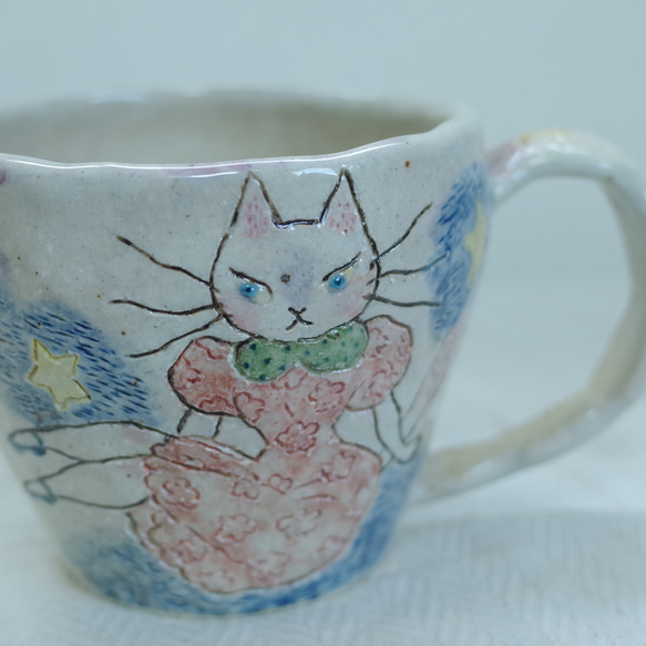 星空の下の 白猫  小さめマグカップ  (てびねり) 8枚目の画像