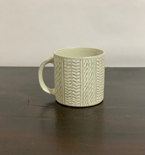 陶器　ニット柄のマグカップ 2枚目の画像