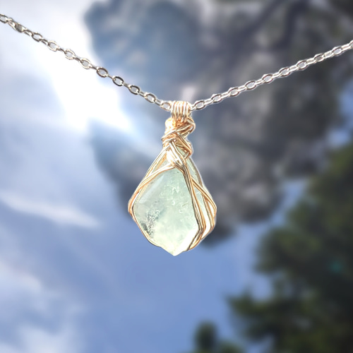 夢幻樹の雫』フローライト原石のネックレス／一点物／透明感