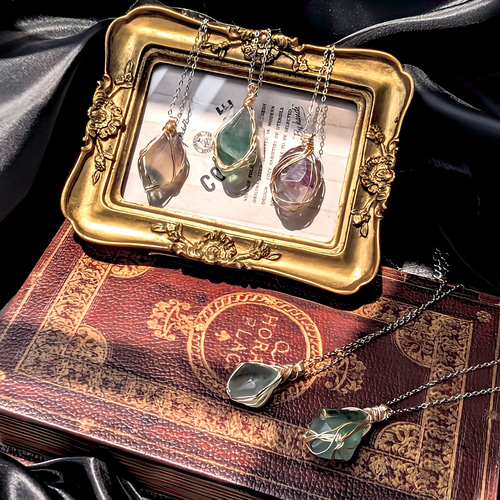 夢幻樹の雫』フローライト原石のネックレス／一点物／透明感