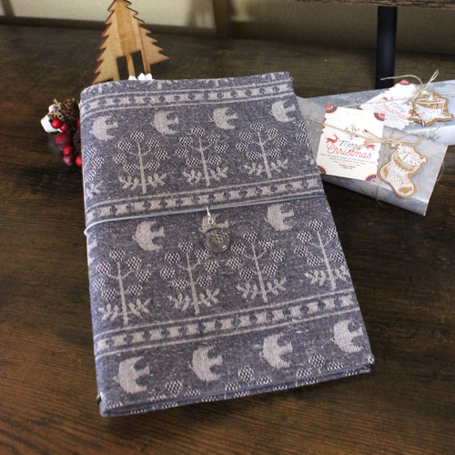 カスタム自在！ノートが4冊まで挟めるノートカバー（ノルディック