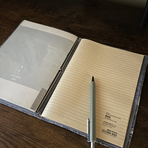 カスタム自在！ノートが4冊まで挟めるノートカバー（ノルディック