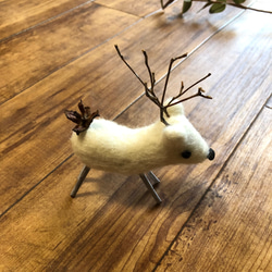 トナカイ ホワイト 羊毛フェルト ＊ クリスマスオブジェ ドライフラワー 16枚目の画像