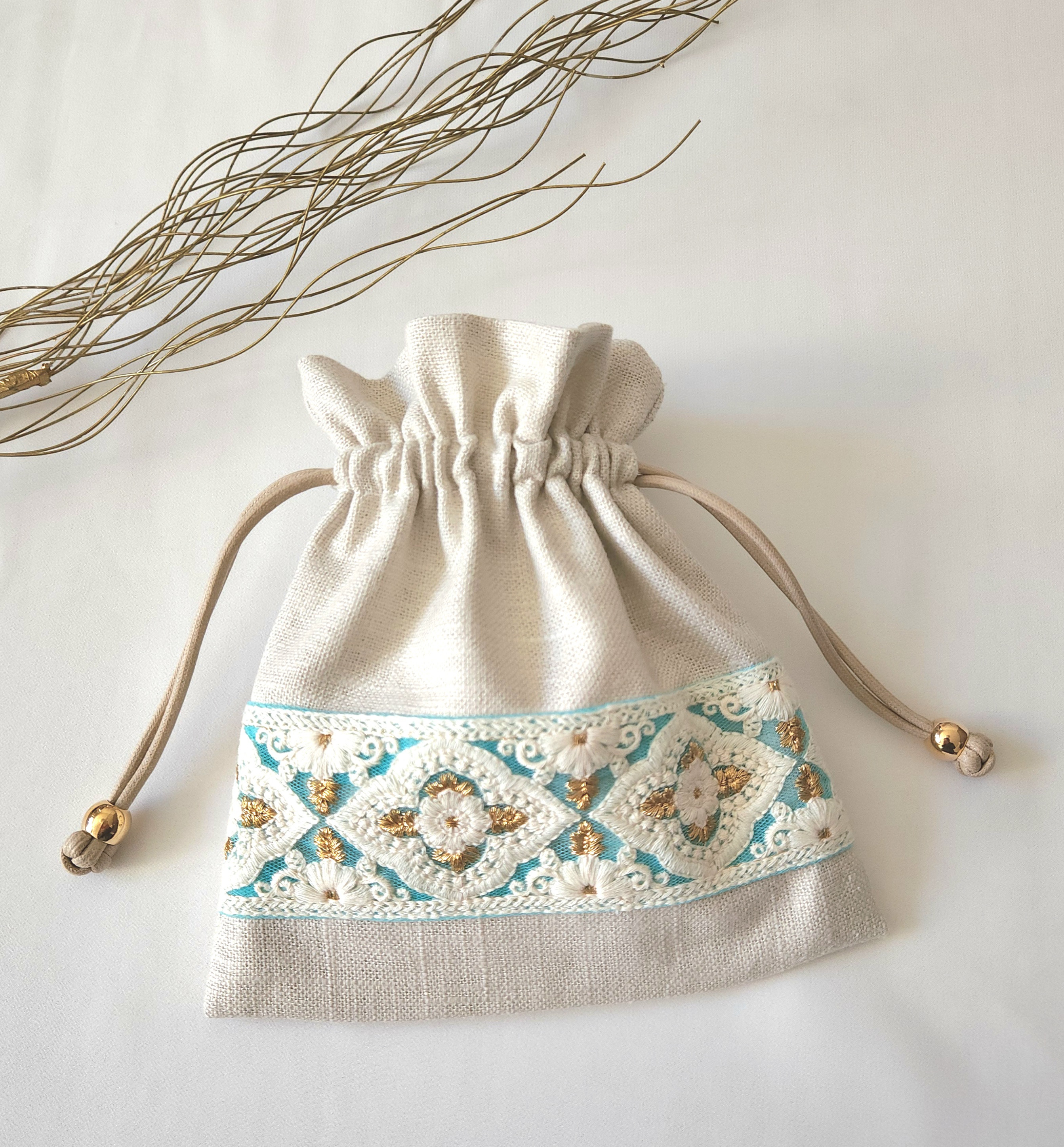 ようこママ様専用 リネン刺繍 マルチクロス ボートポーチ 【リネン刺繍