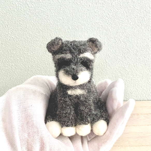 【受注制作】羊毛フェルトのおすわりシュナウザー   犬ミニチュア 5枚目の画像