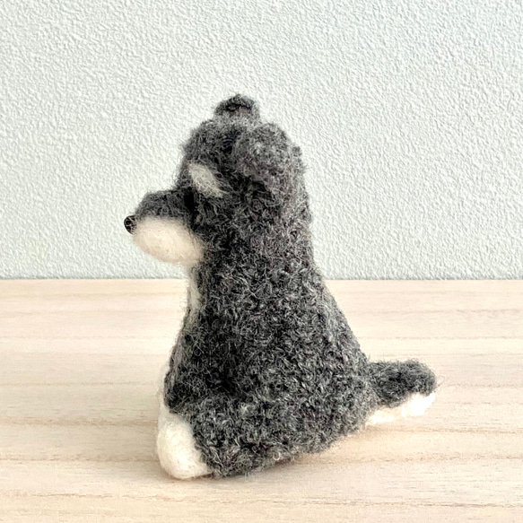 羊毛フェルトのおすわりシュナウザー   犬ミニチュア 3枚目の画像