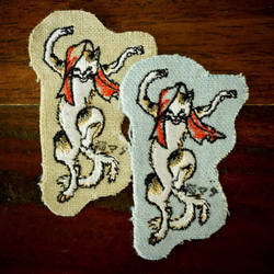刺繍のブローチ[花冠の化けたぬき]浮世絵_踊る妖怪シリーズ