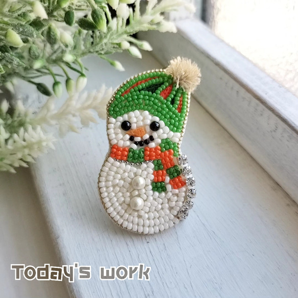 やんちゃな雪だるま坊や*ビーズ刺繍ブローチ ブローチ pinco 通販
