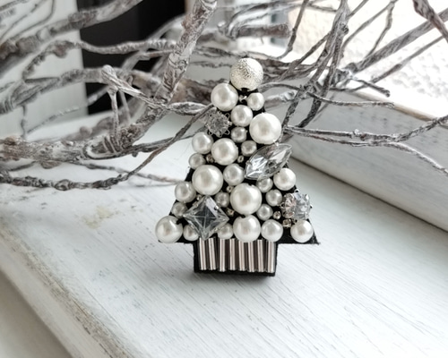 シックな黒のクリスマスツリー*ビーズ刺繍ブローチ ブローチ