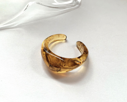 ❤️再販❤️ べっ甲カラー イヤーカフ ＆ リング 樹脂 1点