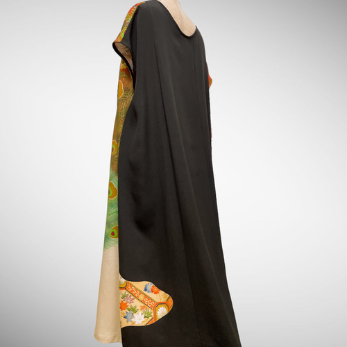 優美な孔雀ワンピース 上質留袖 1枚で主役級！着物リメイク 正絹 結婚