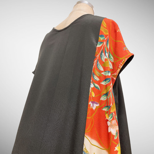 優美な孔雀ワンピース 上質留袖 1枚で主役級！着物リメイク 正絹 結婚