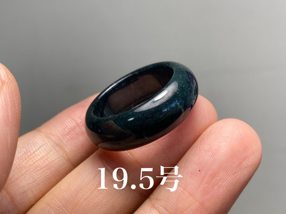 R2M−0192 ミャンマー産 翡翠 指輪約16号(サイズ調整可能) 緑