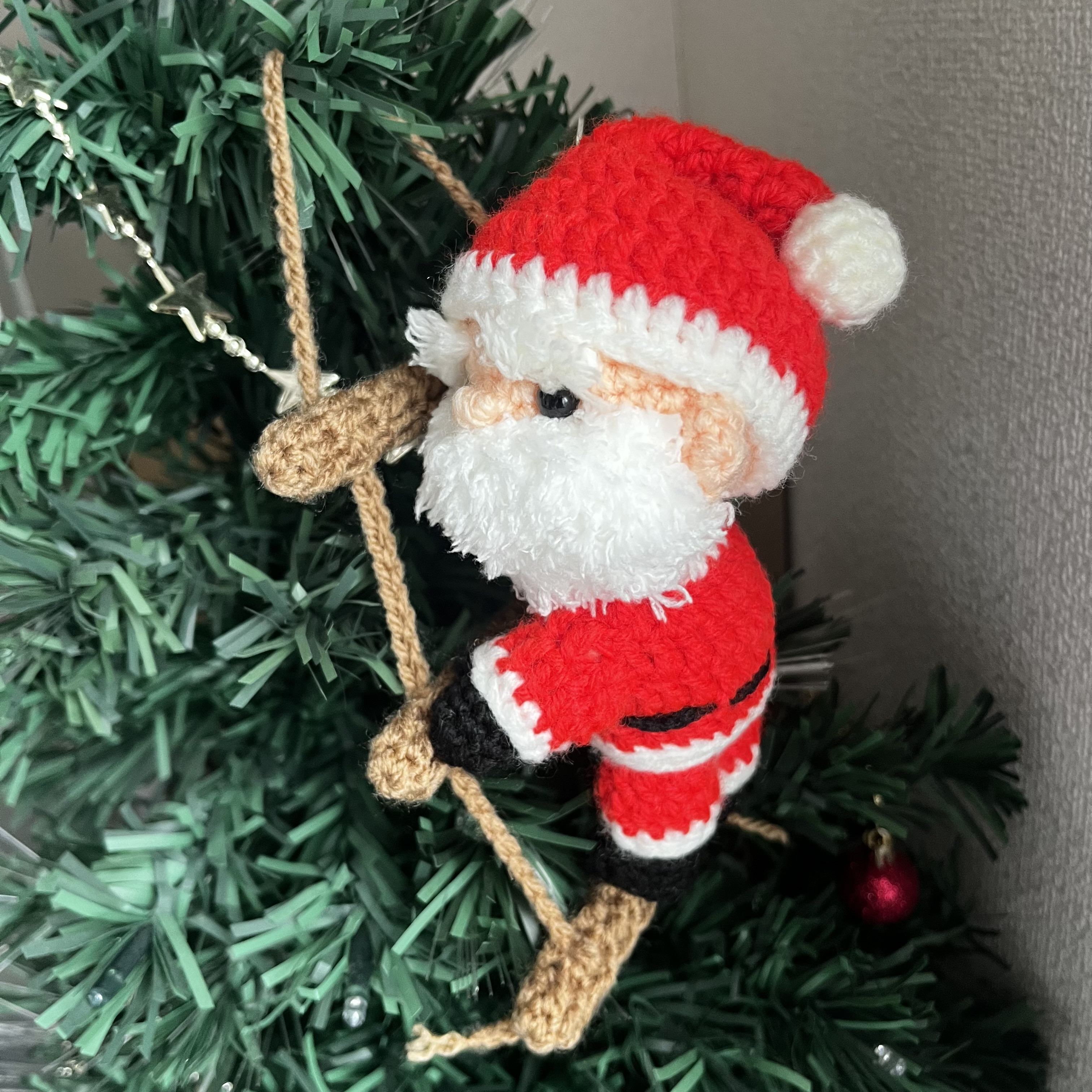 受注生産】ハシゴを登るサンタさん あみぐるみ えるかるむ