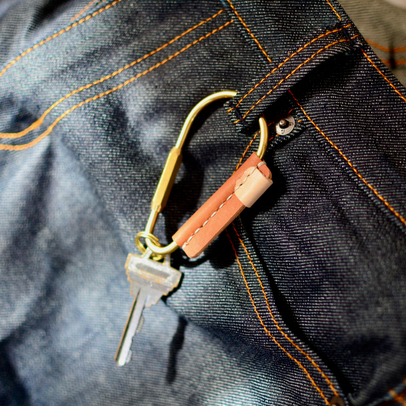 黃銅 x 鞣製皮革水滴鑰匙圈 初始雕刻皮革鑰匙鏈 藍色 第2張的照片